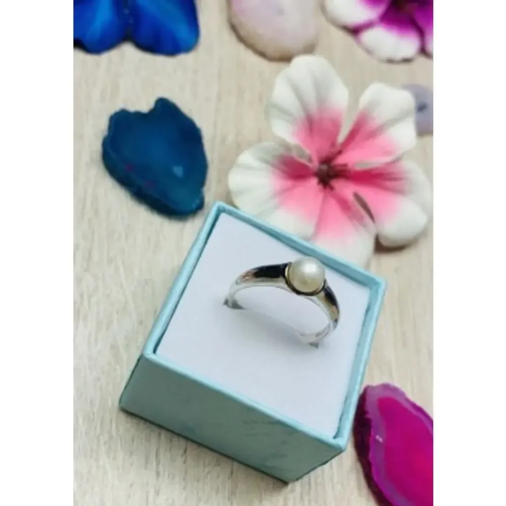 925 Sterling Silver Pearl Ring Size 8